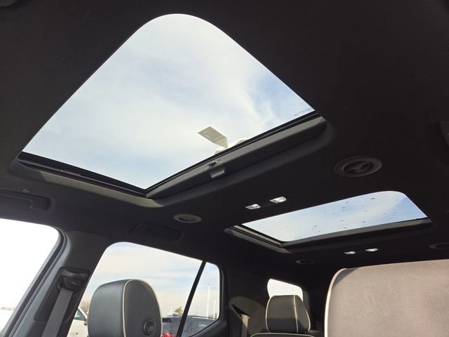 Used 2022 Chevrolet Traverse Premier w/ Redline Edition image 3
