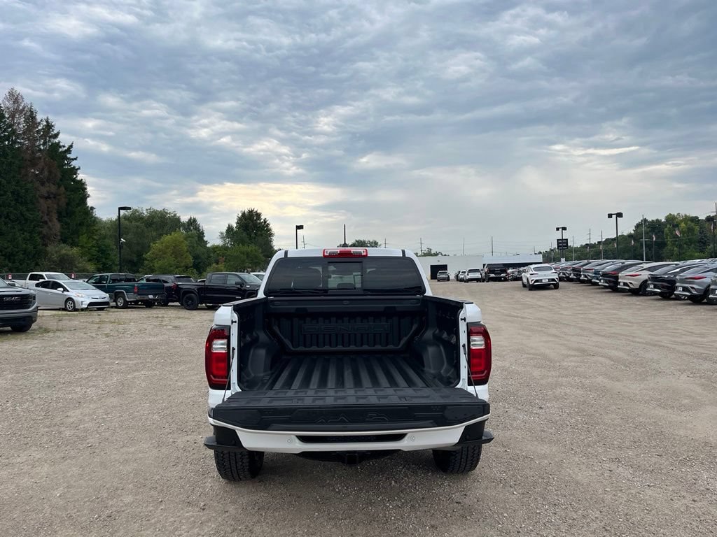 Used 2023 GMC Canyon Denali AWD/4WD image 8