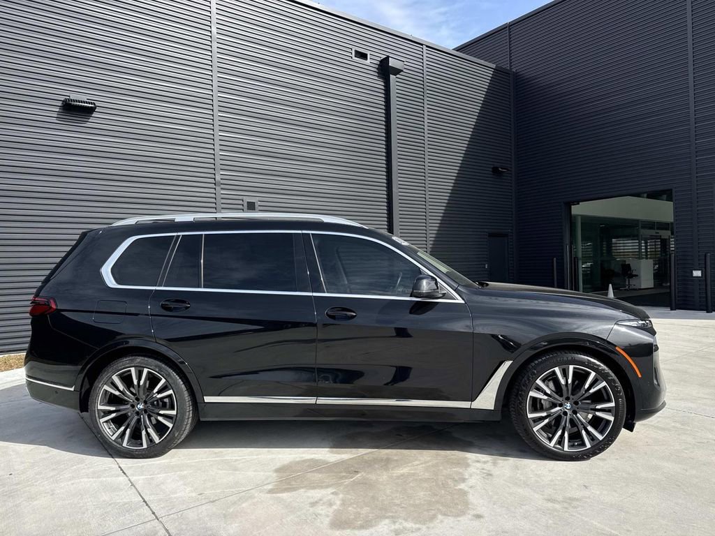 Used 2023 BMW X7 xDrive40i w/ Parking Assistance Package AWD/4WD image 10