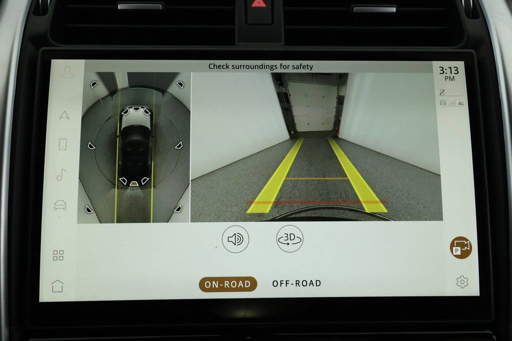 Used 2024 Land Rover Discovery Dynamic SE image 17