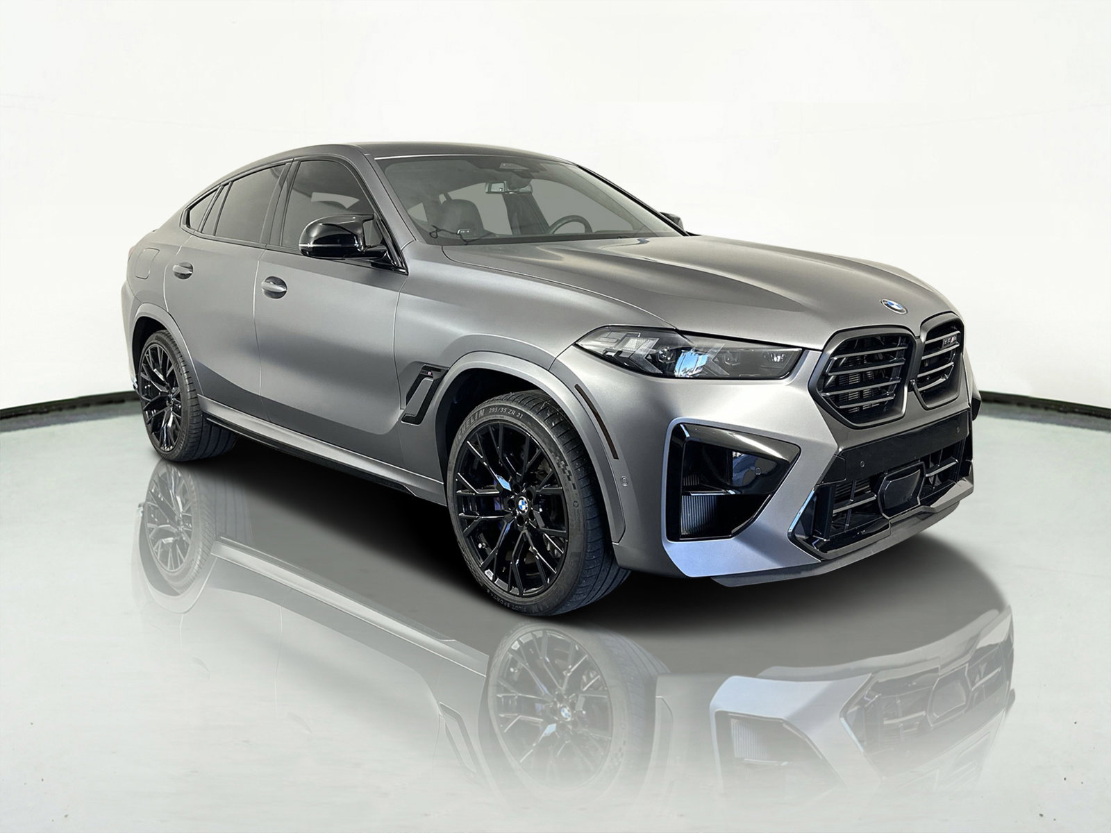 Used 2025 BMW X6 M Competition w/ Executive Package image 2