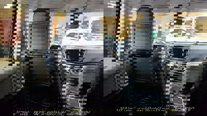 Used 2019 Chrysler Pacifica Limited image 18