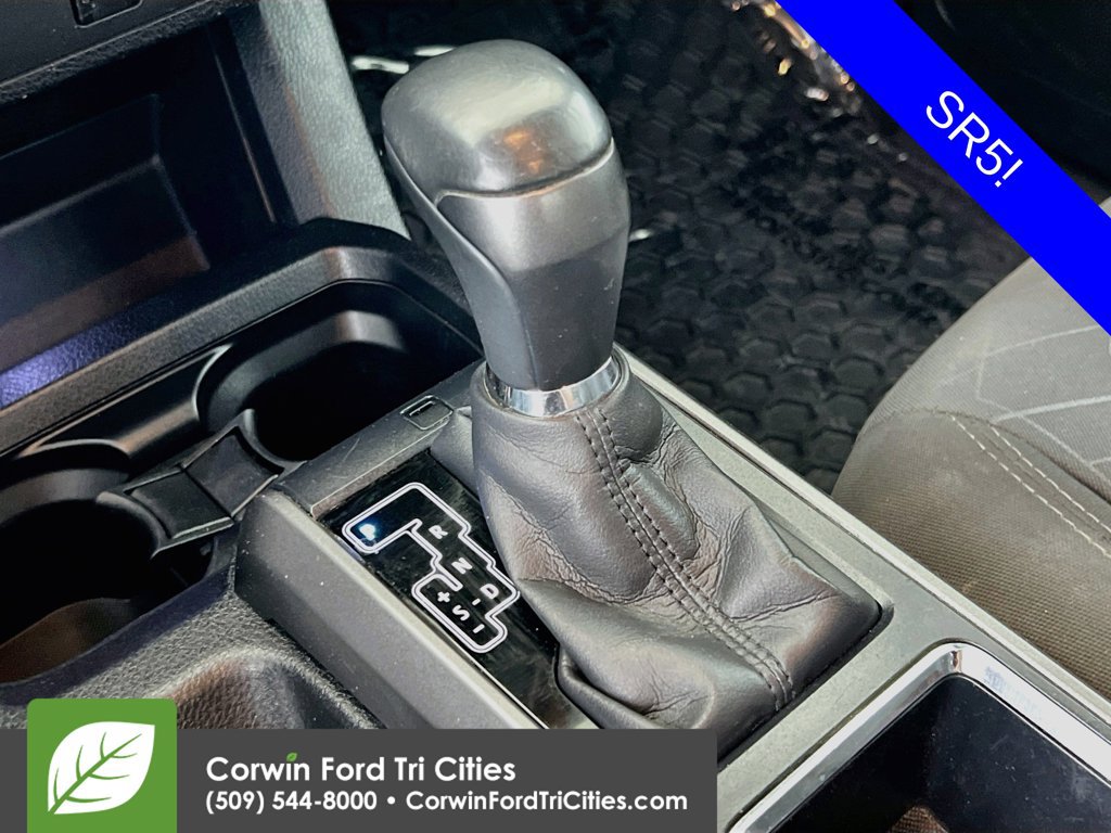 Used 2017 Toyota Tacoma SR5 AWD/4WD image 10