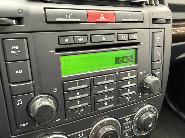 Used 2011 Land Rover LR2 HSE image 28