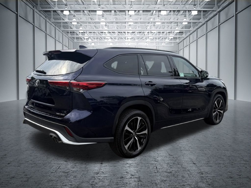 Used 2021 Toyota Highlander XSE AWD/4WD image 23