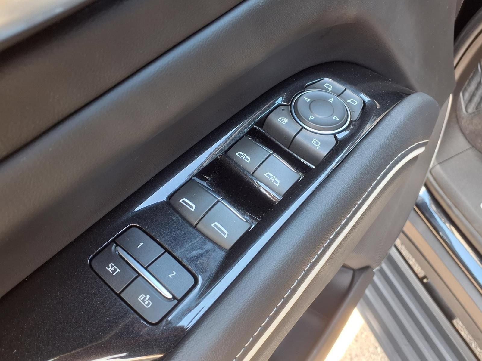 Used 2023 Cadillac Escalade Sport w/ LPO, ONYX Package AWD/4WD image 15