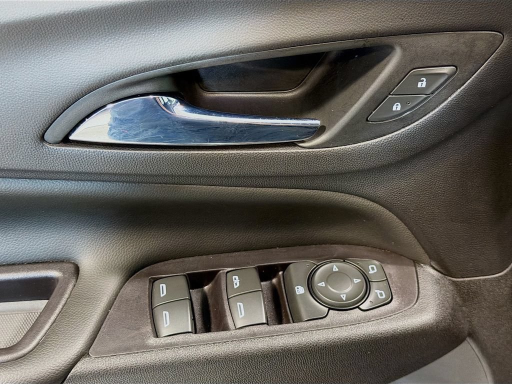 Used 2021 Chevrolet Equinox LT FWD image 18