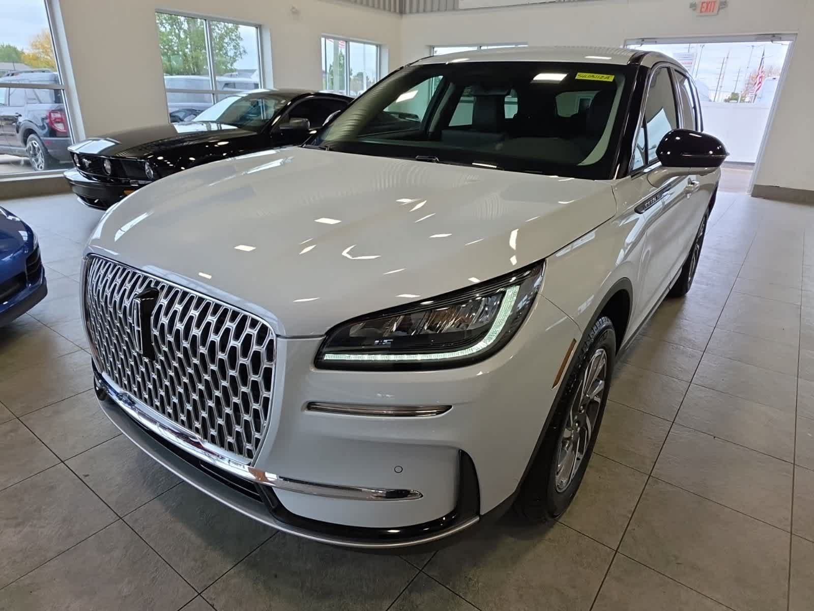 Used 2025 Lincoln Corsair AWD image 1