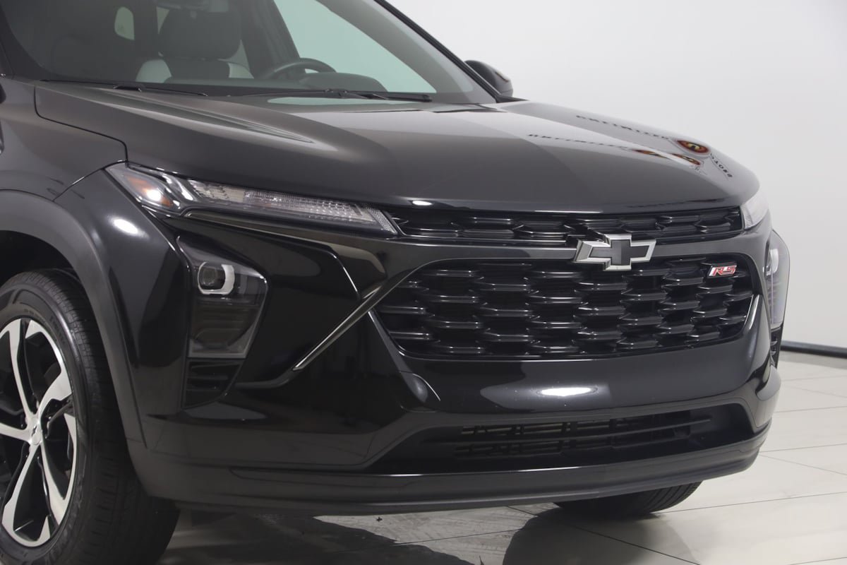 Used 2024 Chevrolet Trax RS FWD image 32