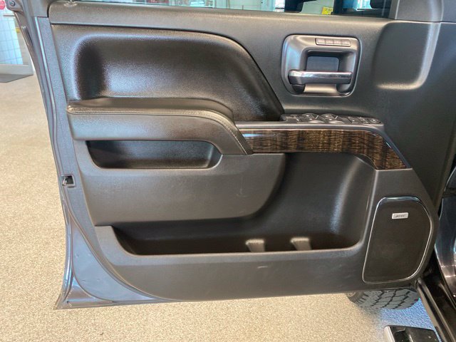 Used 2015 GMC Sierra 2500 Denali w/ Duramax Plus Package AWD/4WD image 32
