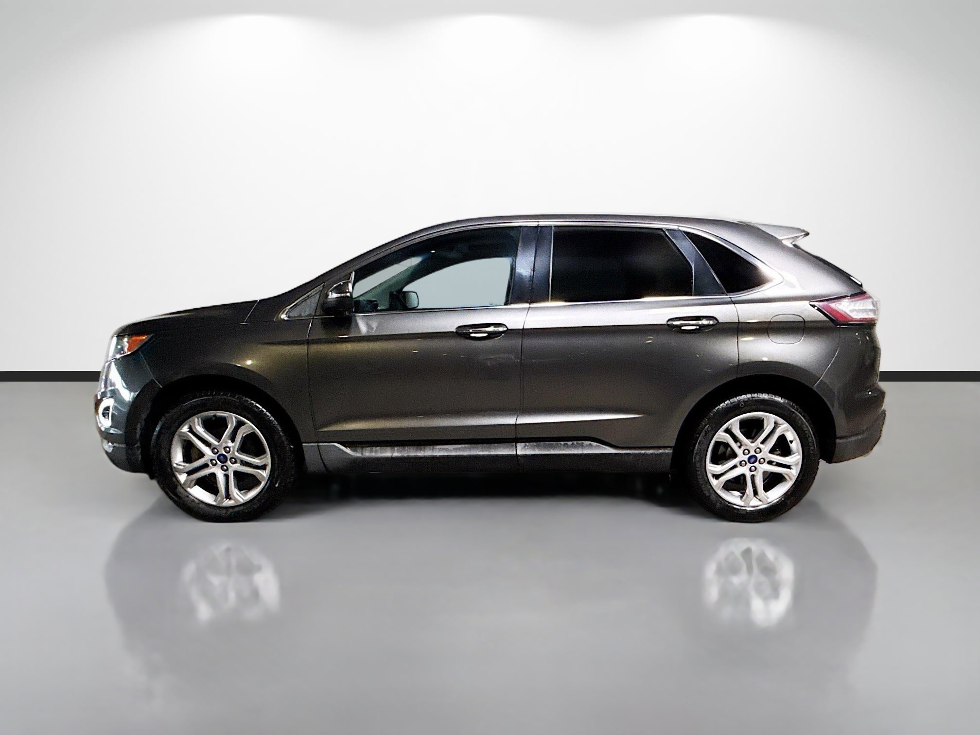 Used 2017 Ford Edge Titanium w/ Equipment Group 301A FWD image 6