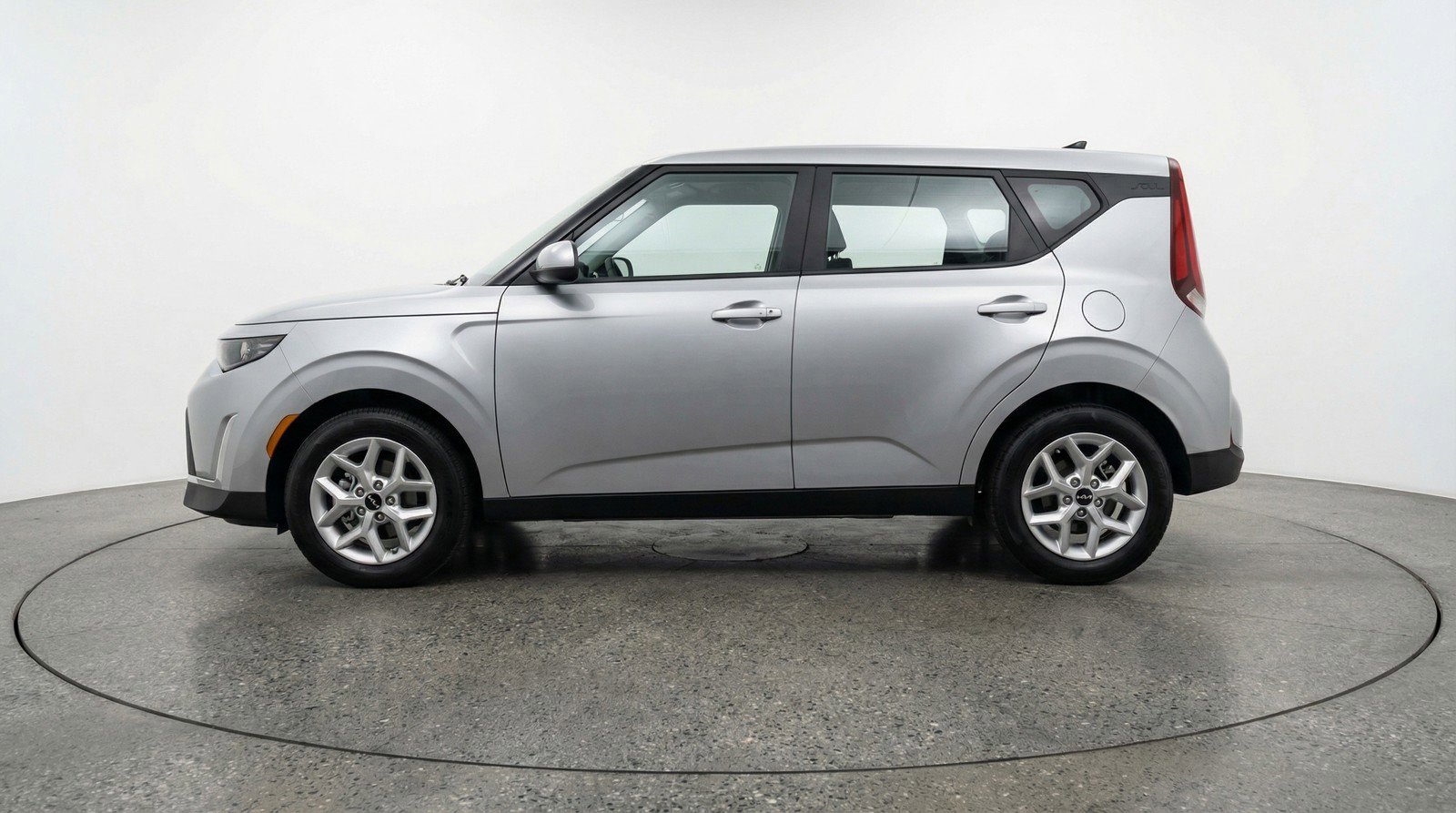 Used 2025 Kia Soul LX w/ LX Technology Package FWD image 5