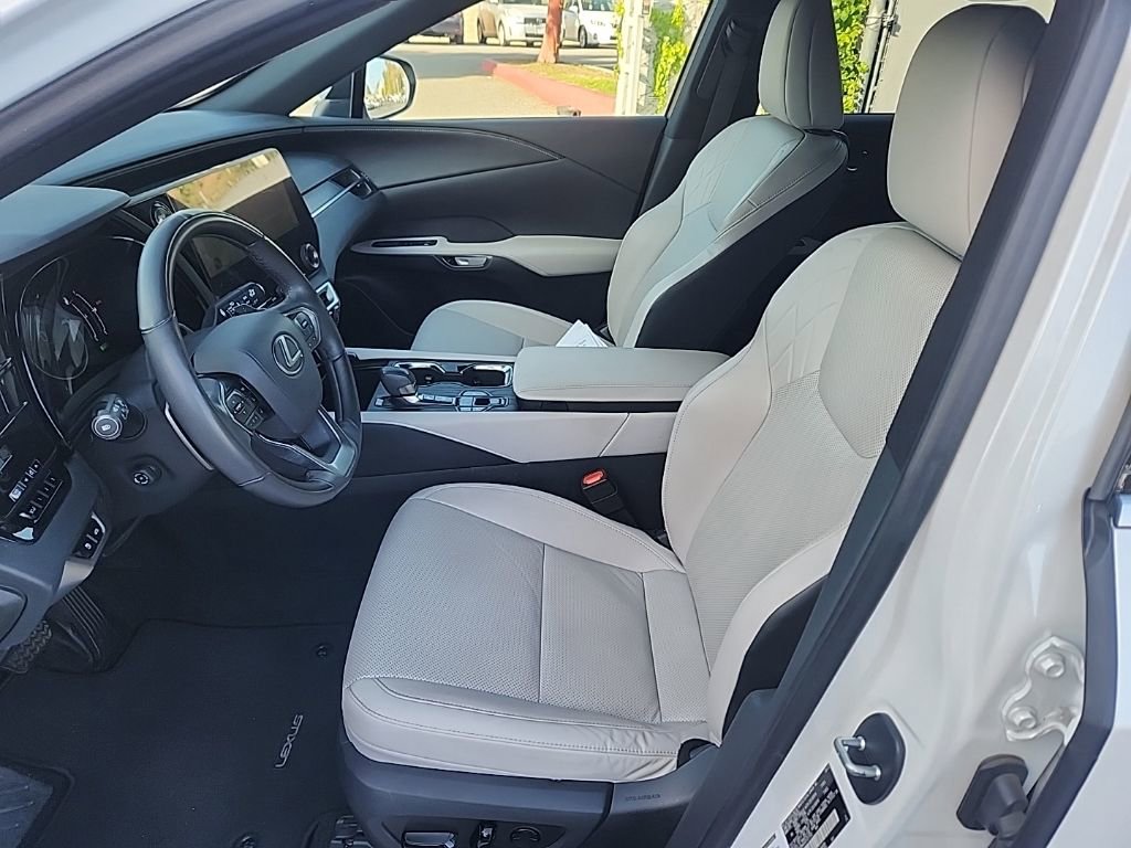 Used 2023 Lexus RX 350h w/ Cold Area Package AWD/4WD image 10