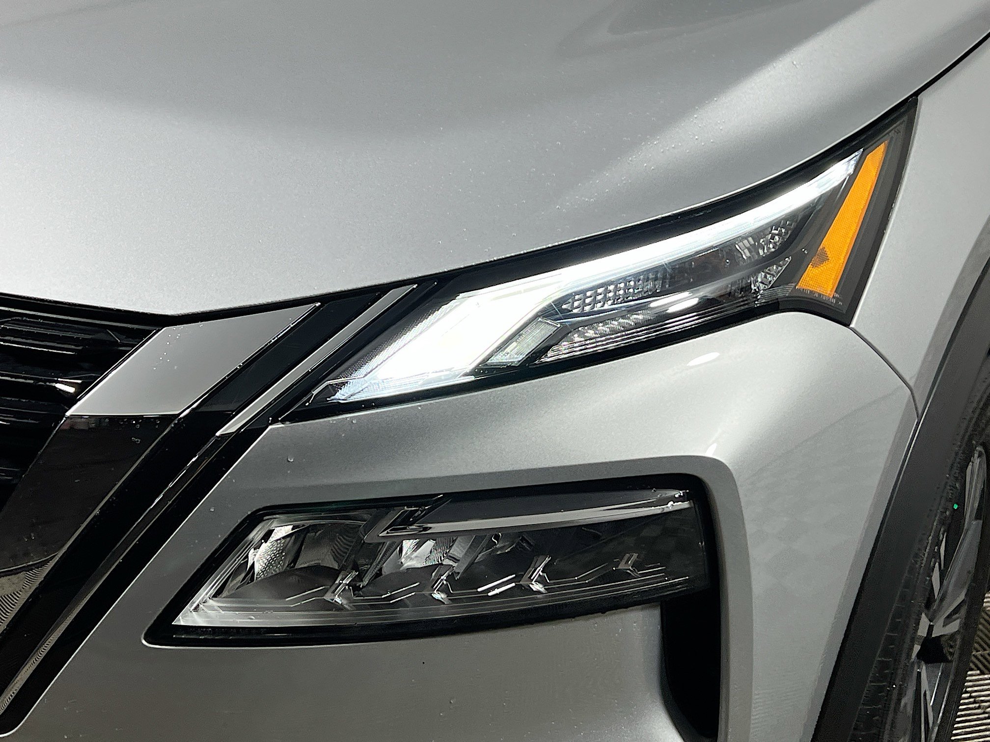 Used 2023 Nissan Rogue SV image 12