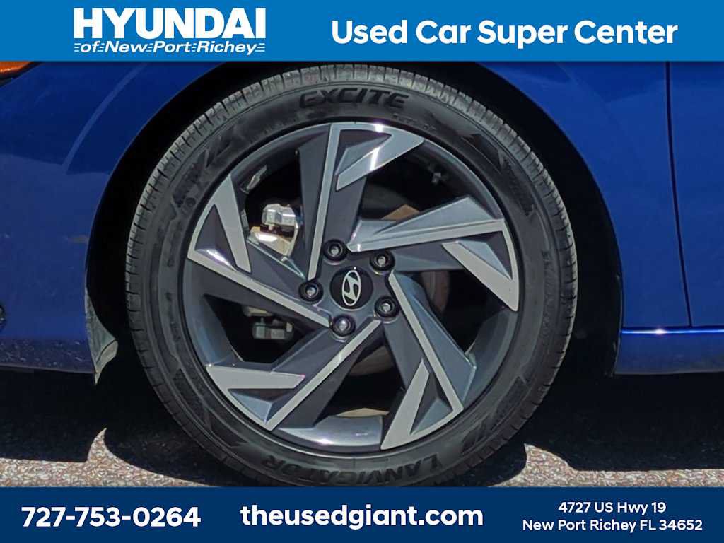 Used 2025 Hyundai Elantra SEL FWD image 10
