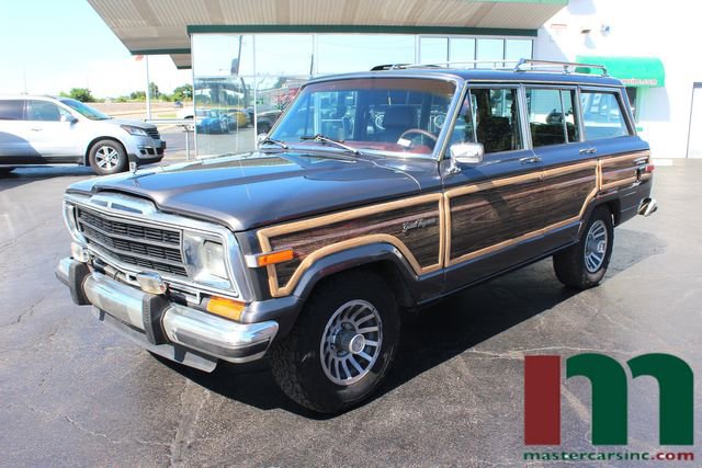 Used 1990 Jeep Grand Wagoneer AWD/4WD image 1