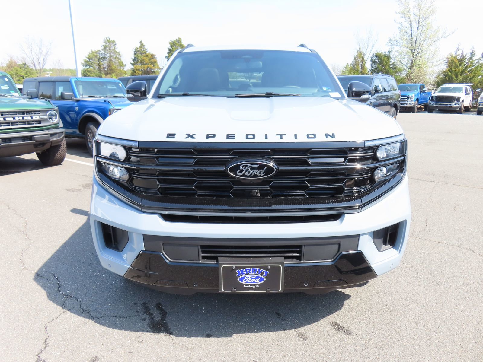 New 2026 Ford Expedition Platinum image 2