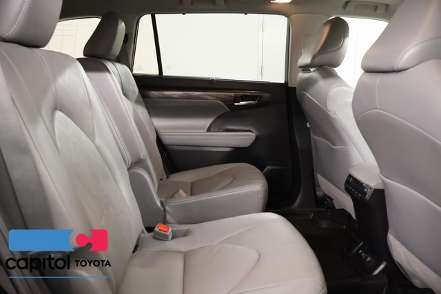 Certified 2021 Toyota Highlander Platinum AWD/4WD image 31