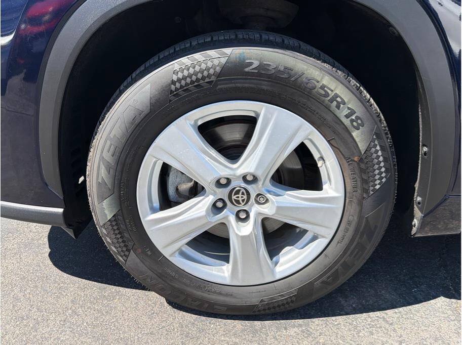 Used 2020 Toyota Highlander LE FWD image 29