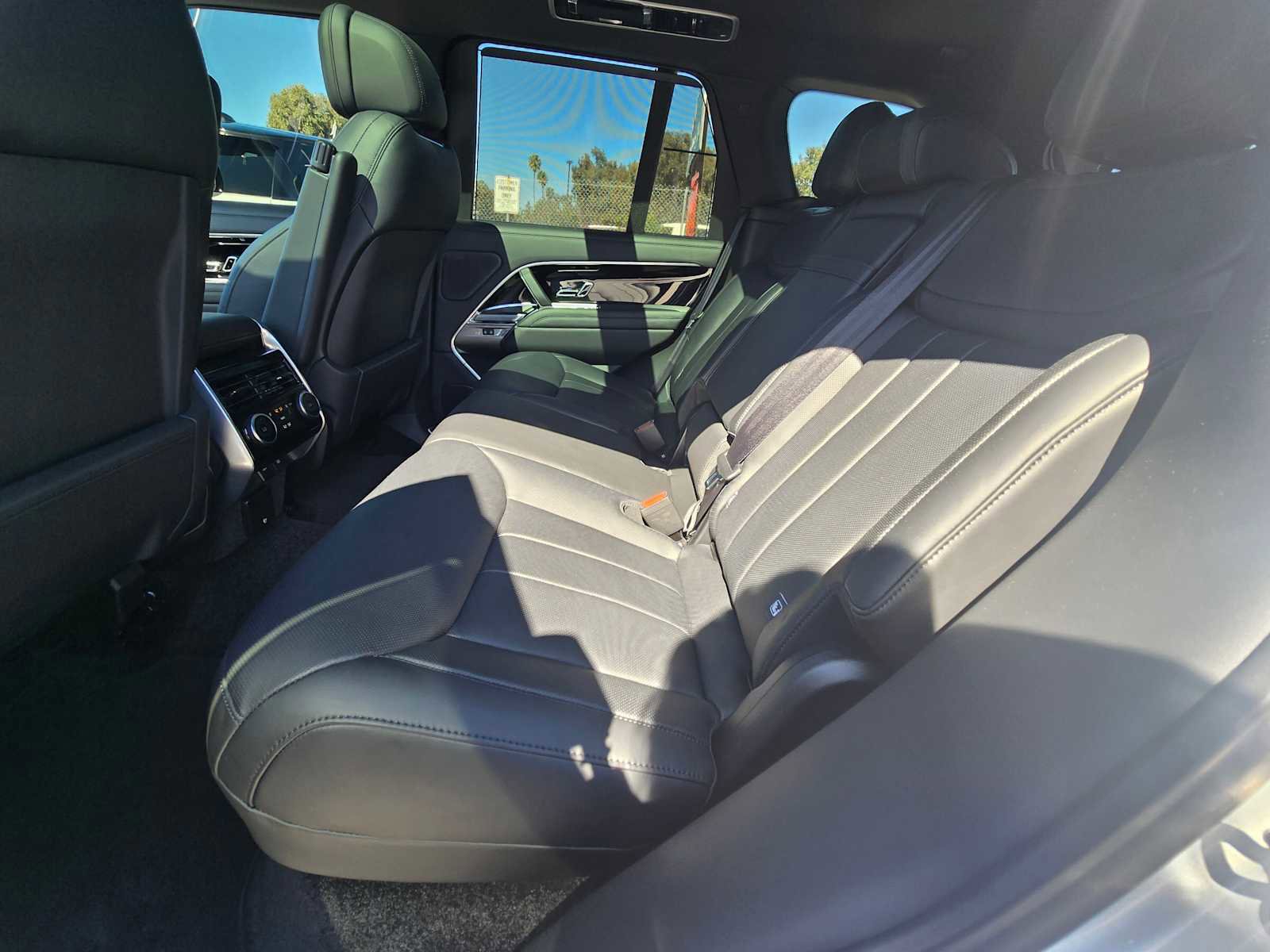 Used 2025 Land Rover Range Rover SE image 20