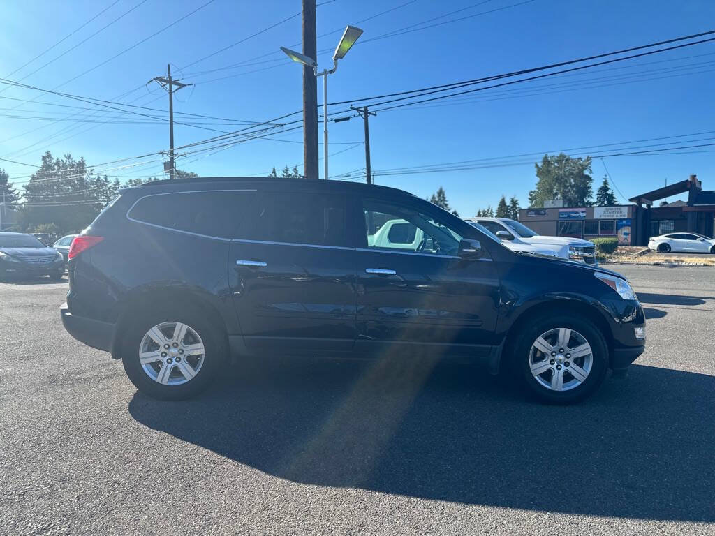 Used 2011 Chevrolet Traverse LT w/ LPO, 'HIT The Road' Package AWD/4WD image 5