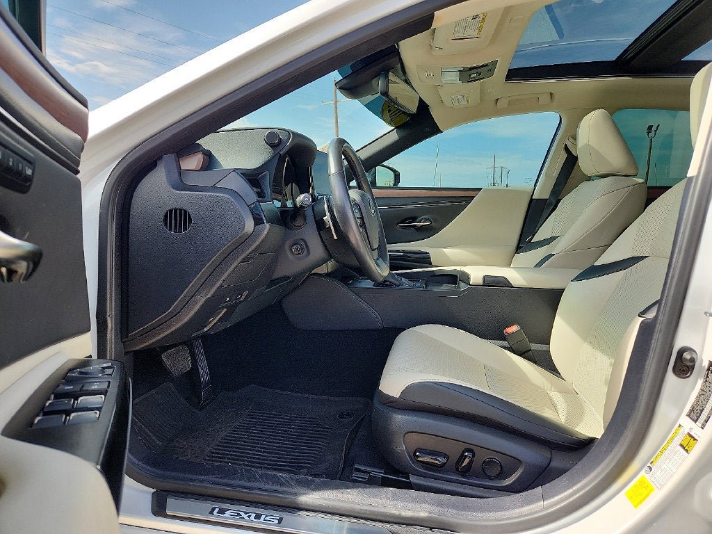 Used 2025 Lexus ES 350 w/ Premium Package FWD image 19