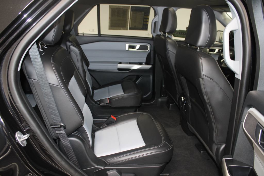 Used 2023 Ford Explorer XLT w/ Equipment Group 202A image 33