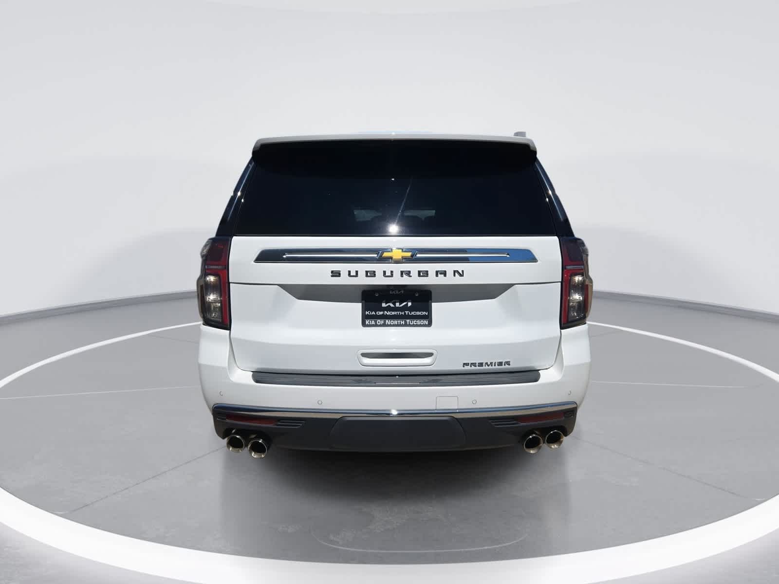 Used 2024 Chevrolet Suburban Premier RWD image 4