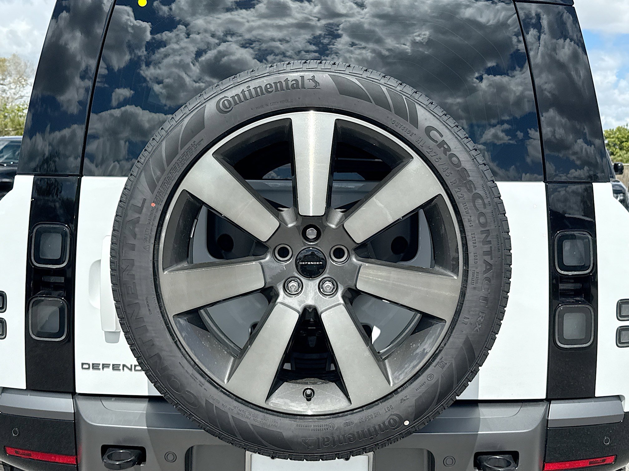 New 2026 Land Rover Defender 110 V8 AWD/4WD image 11