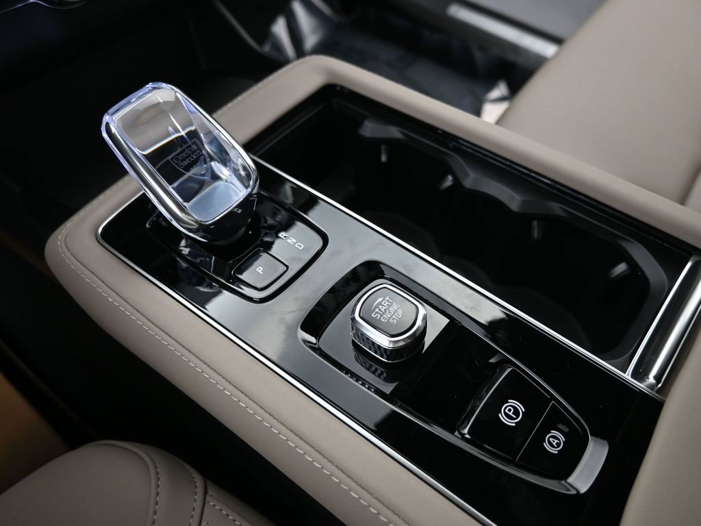 New 2026 Volvo XC90 B6 Plus w/ Protection Package Premier image 24