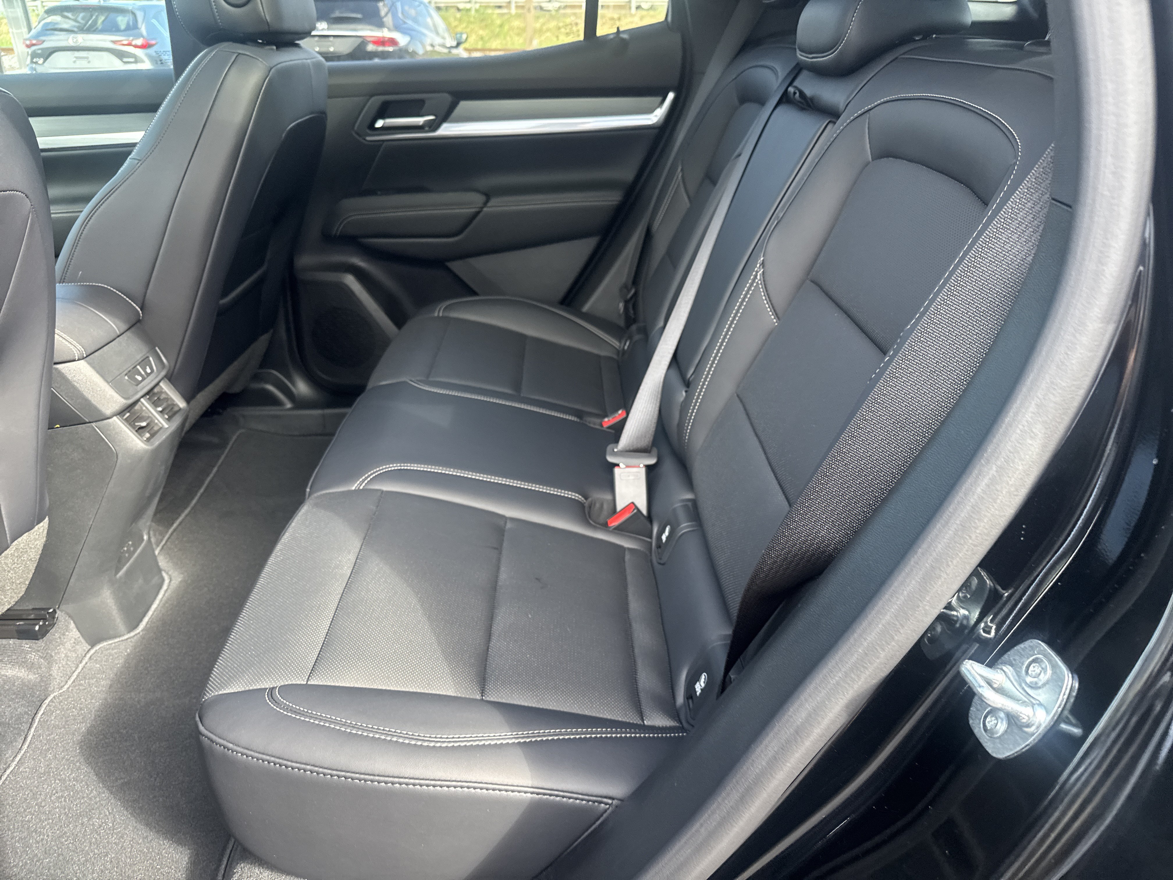 New 2027 GMC Terrain Elevation w/ Elevation Premium Package AWD/4WD image 13