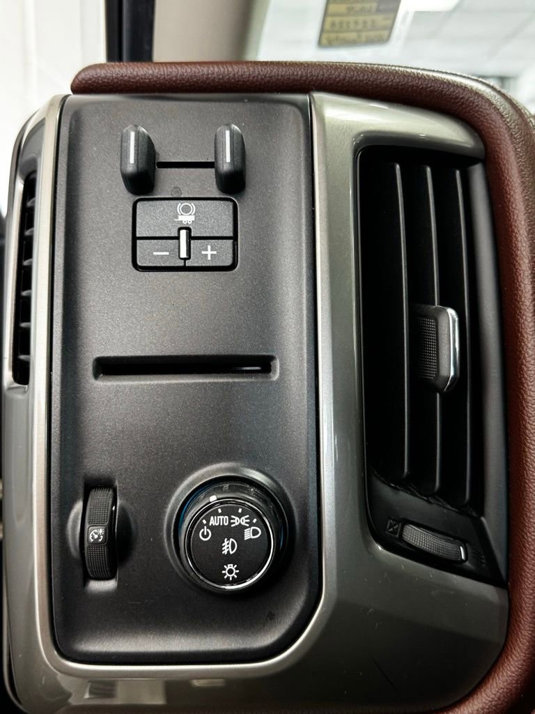 Used 2014 Chevrolet Silverado 1500 High Country w/ High Country Premium Package image 16