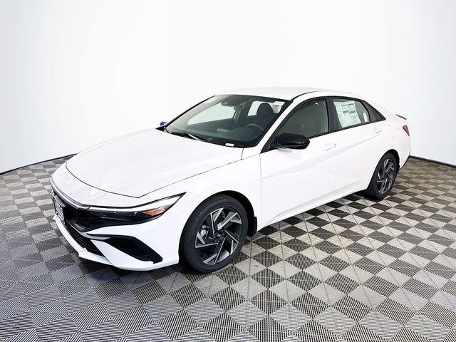 New 2025 Hyundai Elantra SEL FWD image 2