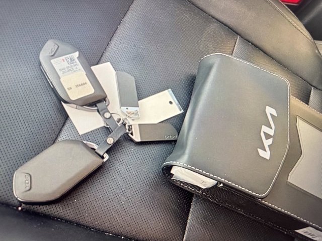 Used 2023 Kia Telluride S w/ S Sunroof Package image 3