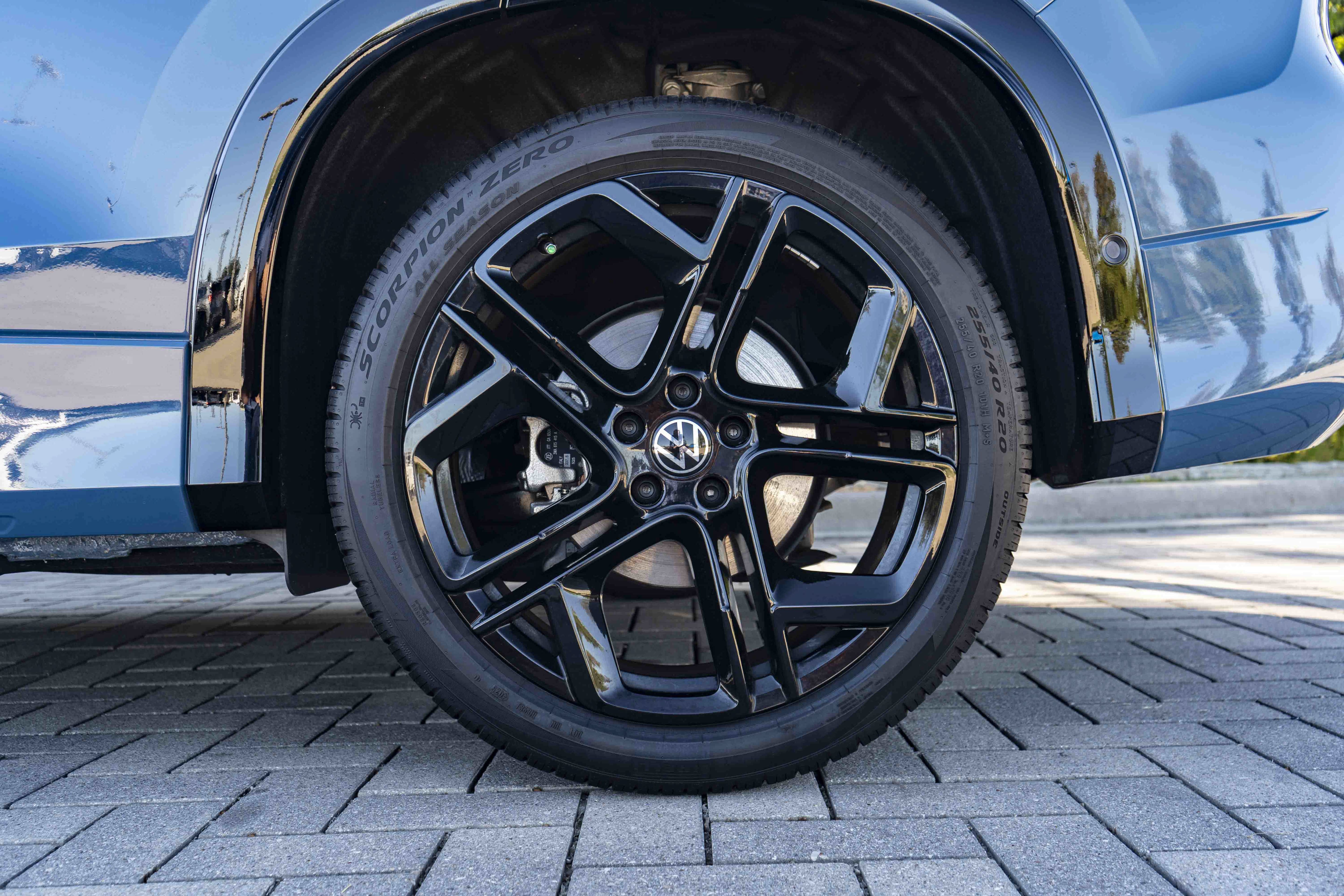 Certified 2026 Volkswagen Tiguan SE R-Line FWD image 14