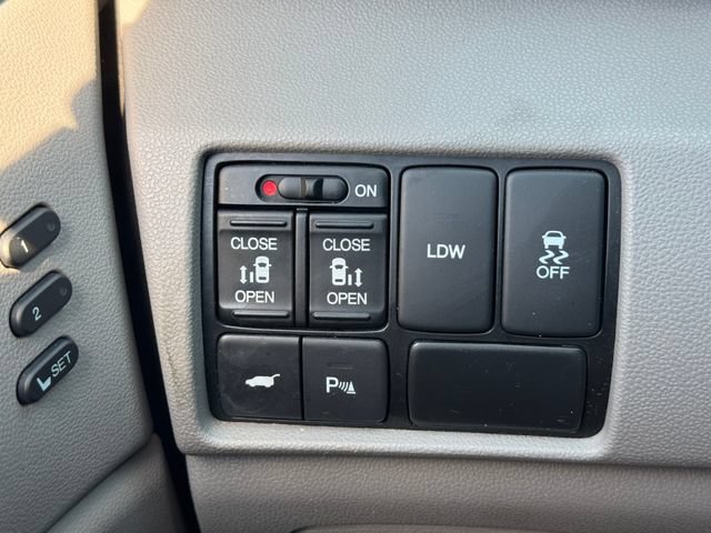 Used 2016 Honda Odyssey Touring Elite image 32