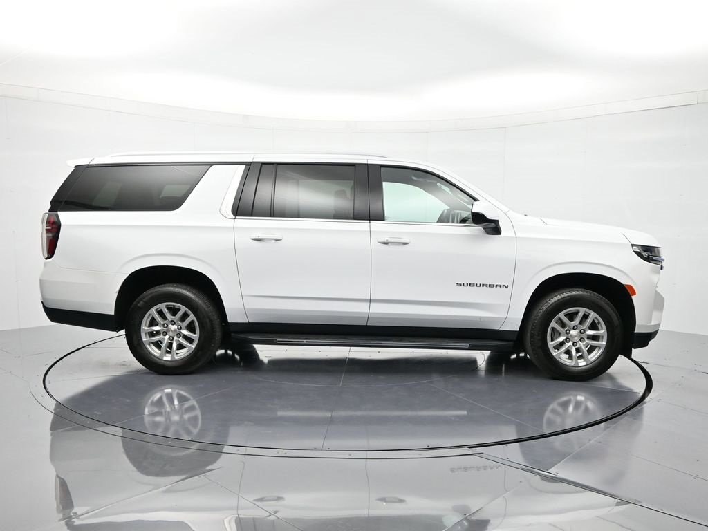 Used 2024 Chevrolet Suburban LT image 4