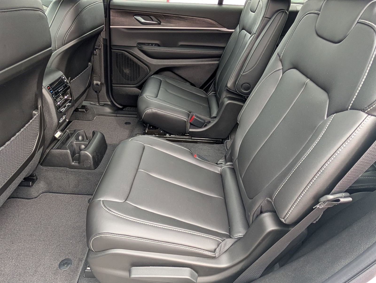 New 2025 Jeep Grand Cherokee L Limited image 11