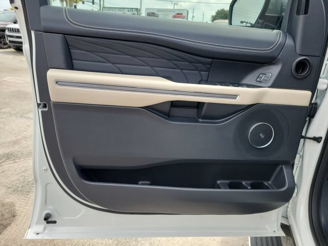 Used 2024 Ford Expedition Platinum AWD/4WD image 18