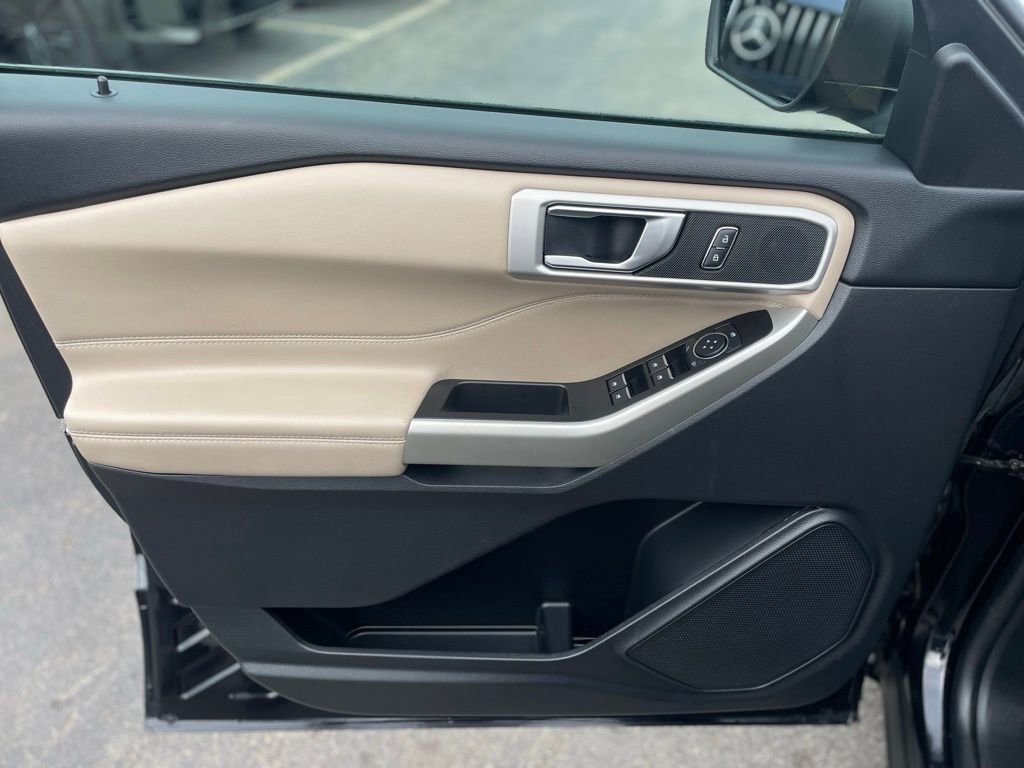 Used 2022 Ford Explorer XLT image 14