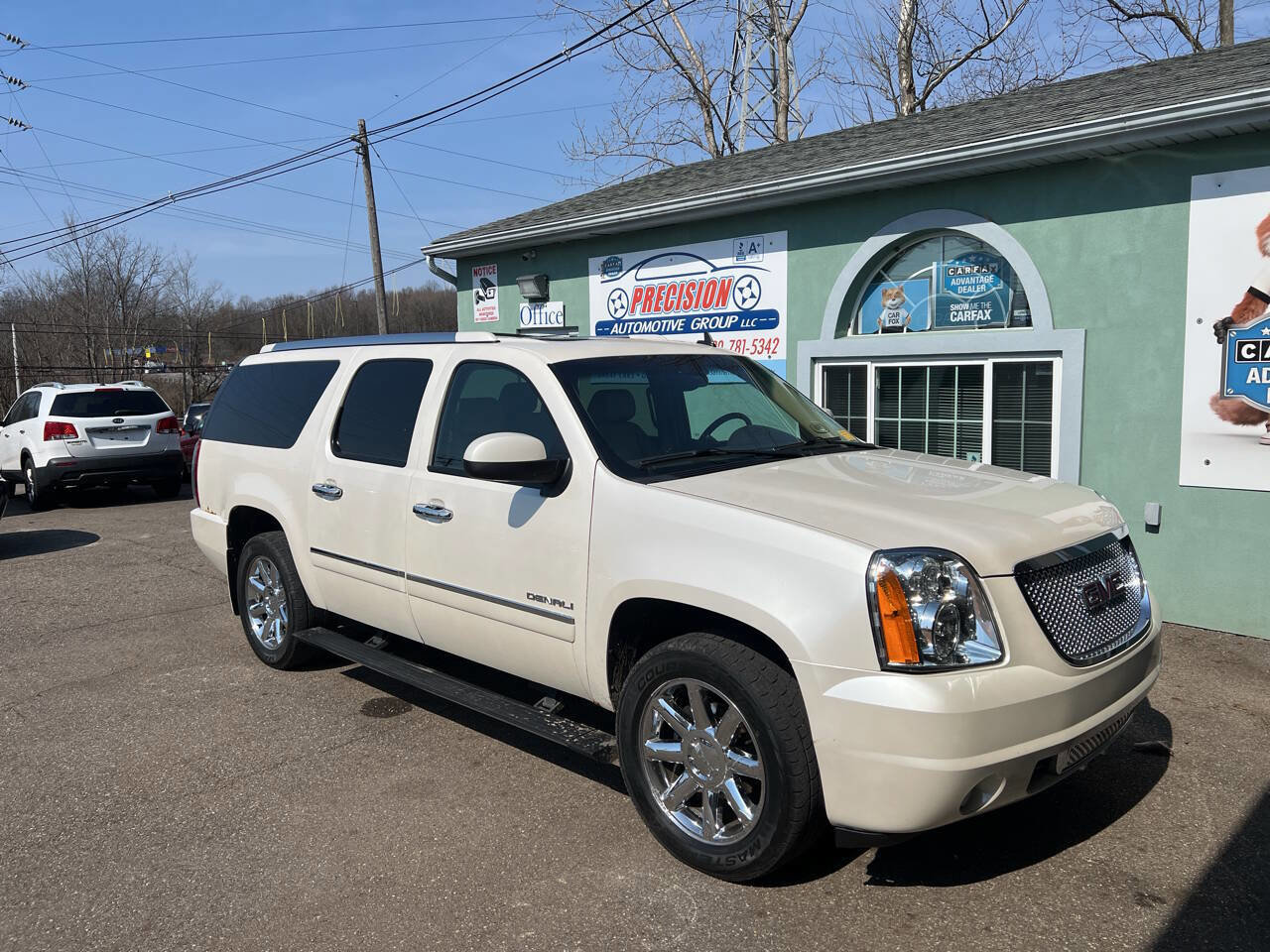 Used 2011 GMC Yukon XL Denali AWD/4WD image 2