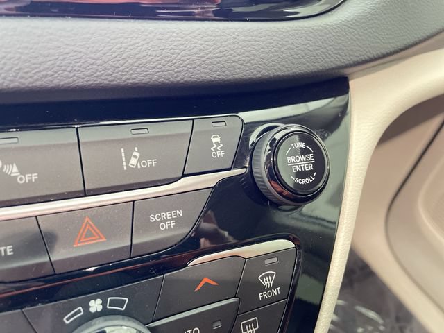 Used 2024 Chrysler Pacifica Touring-L FWD image 29
