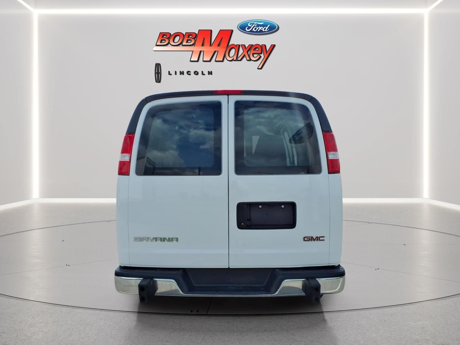 Used 2025 GMC Savana 2500 w/ Driver Convenience Package RWD image 6
