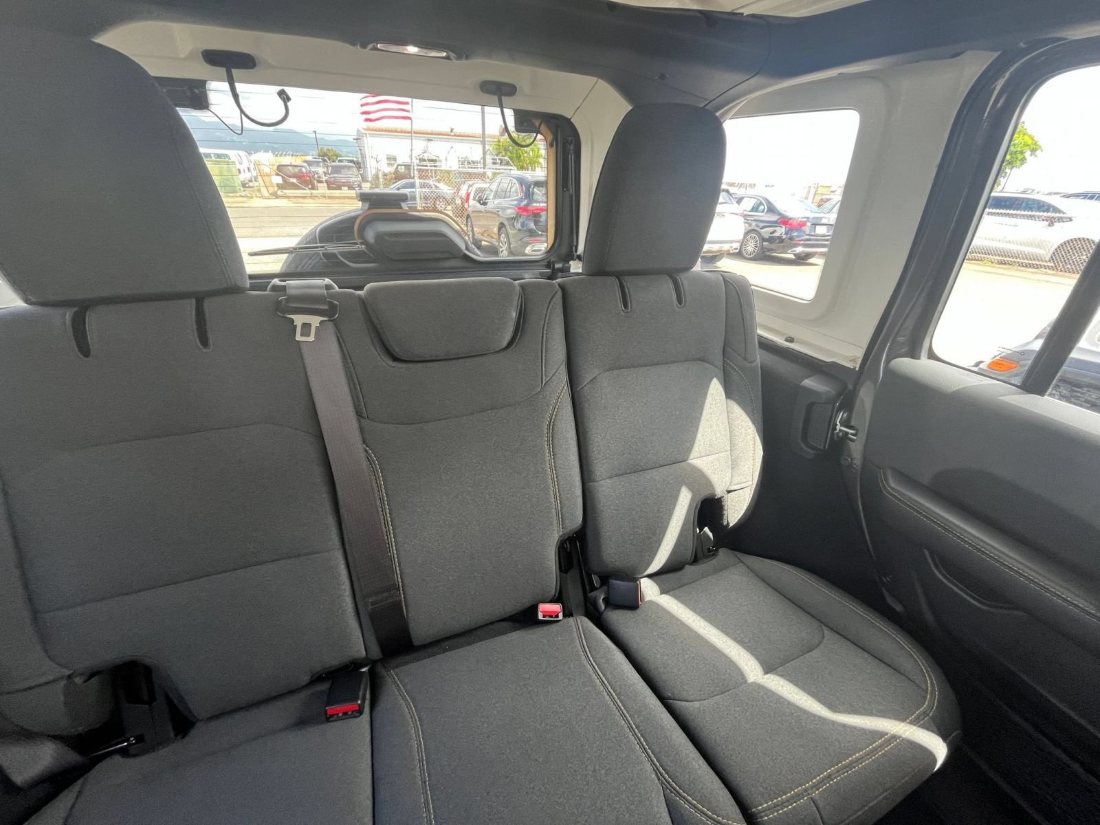 Used 2025 Jeep Wrangler Unlimited Sahara AWD/4WD image 35