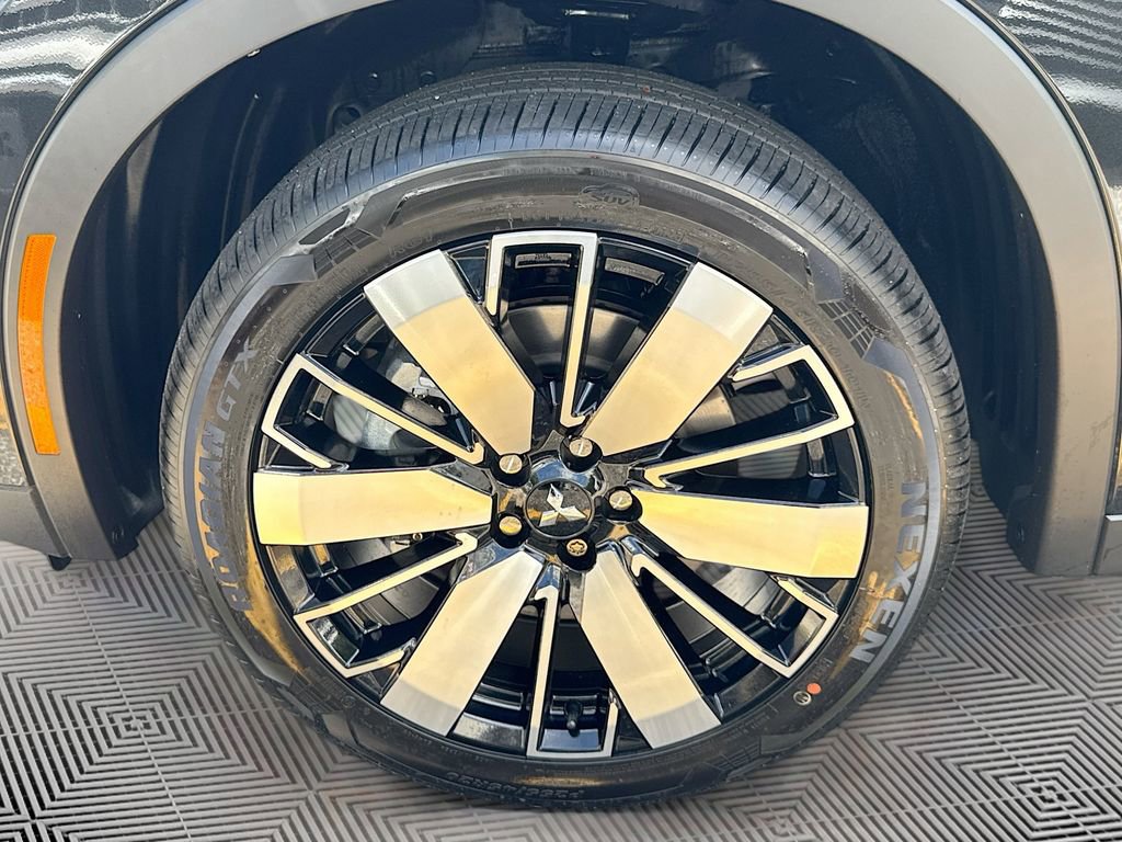 Used 2025 Mitsubishi Outlander SE image 34