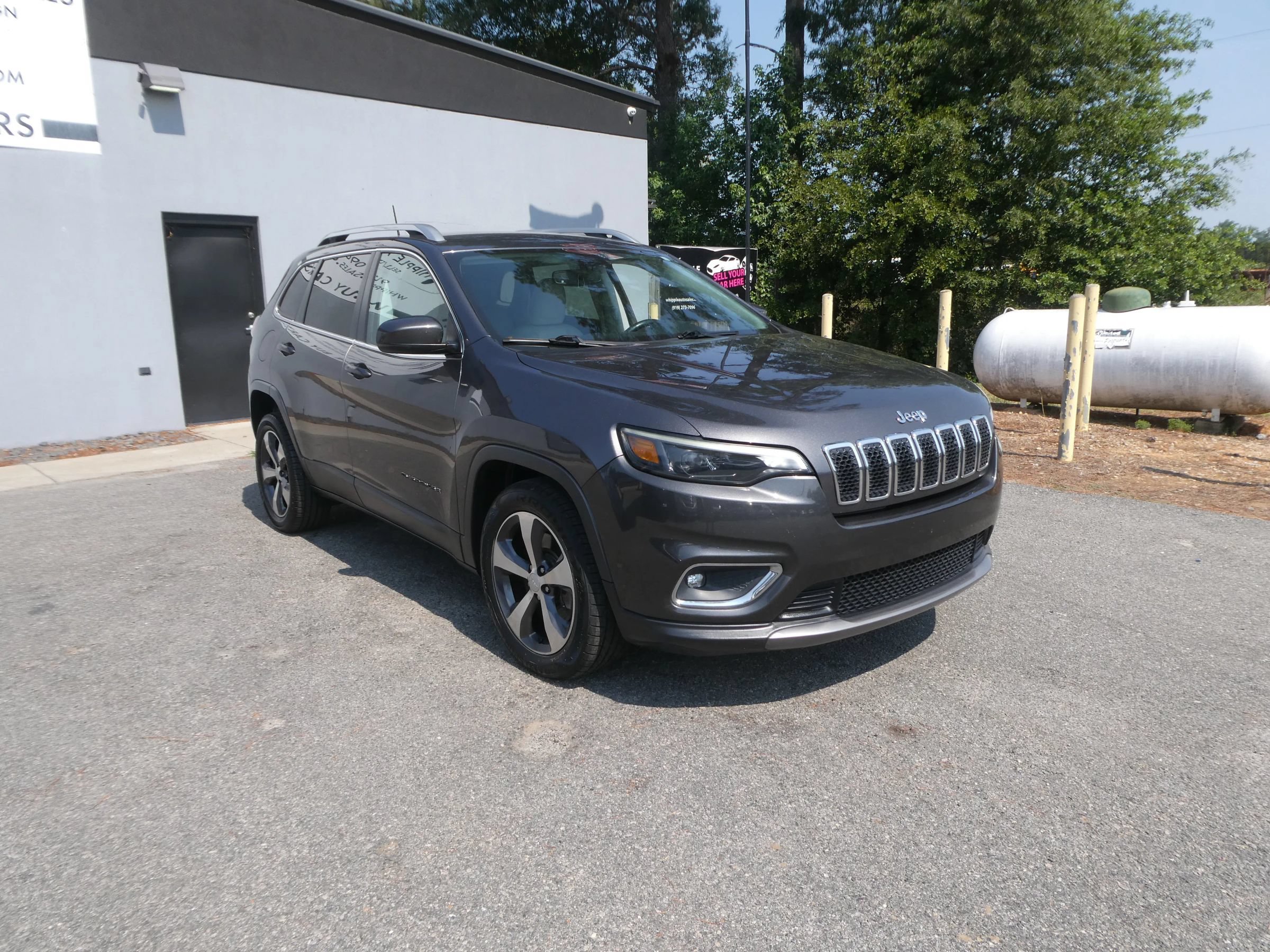 Used 2019 Jeep Cherokee Limited FWD image 3