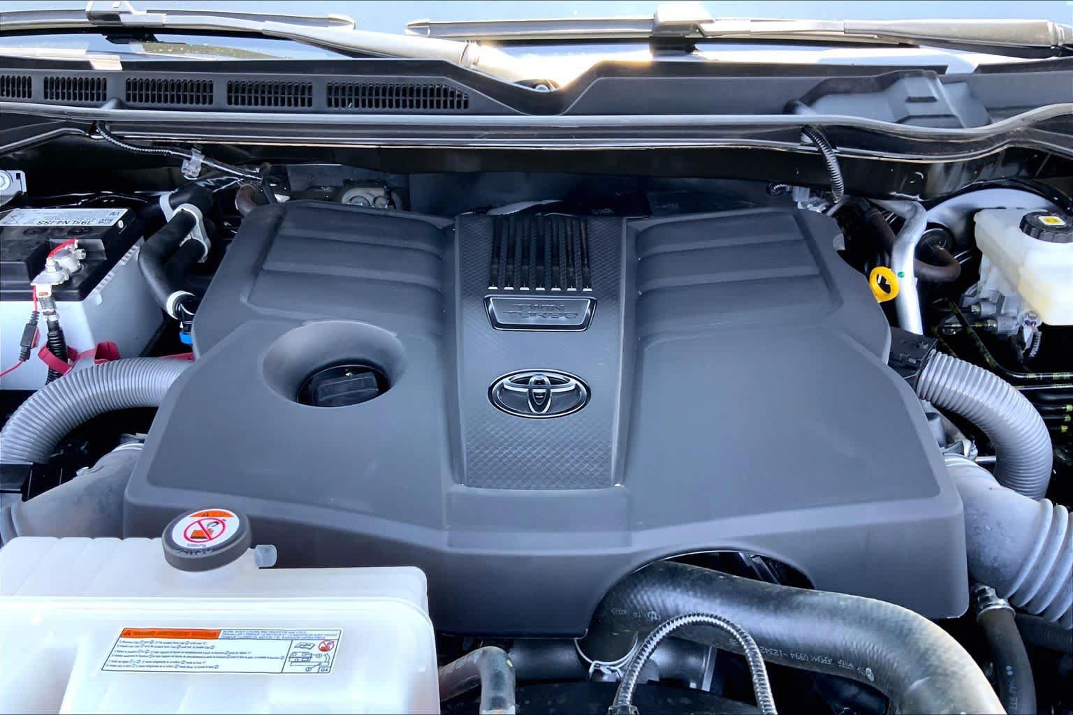 Used 2024 Toyota Tundra Platinum AWD/4WD image 32