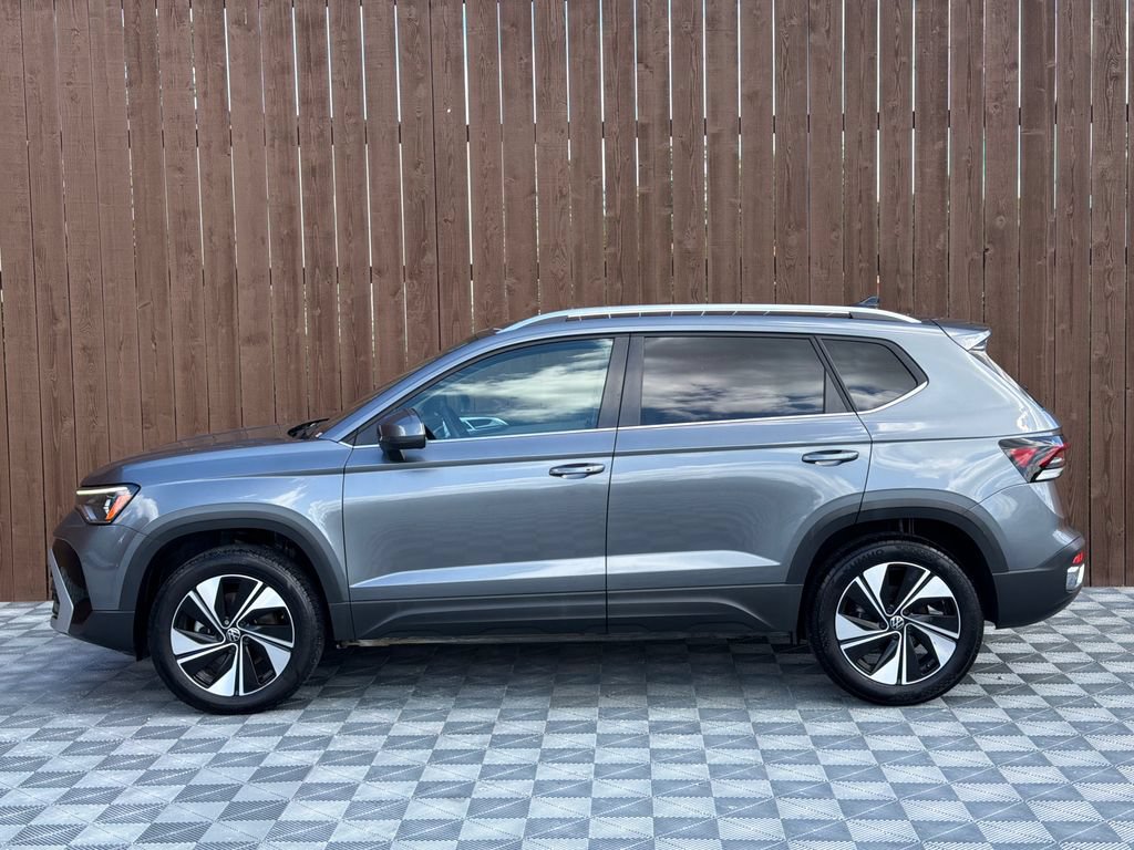 Used 2025 Volkswagen Taos SE AWD/4WD image 14