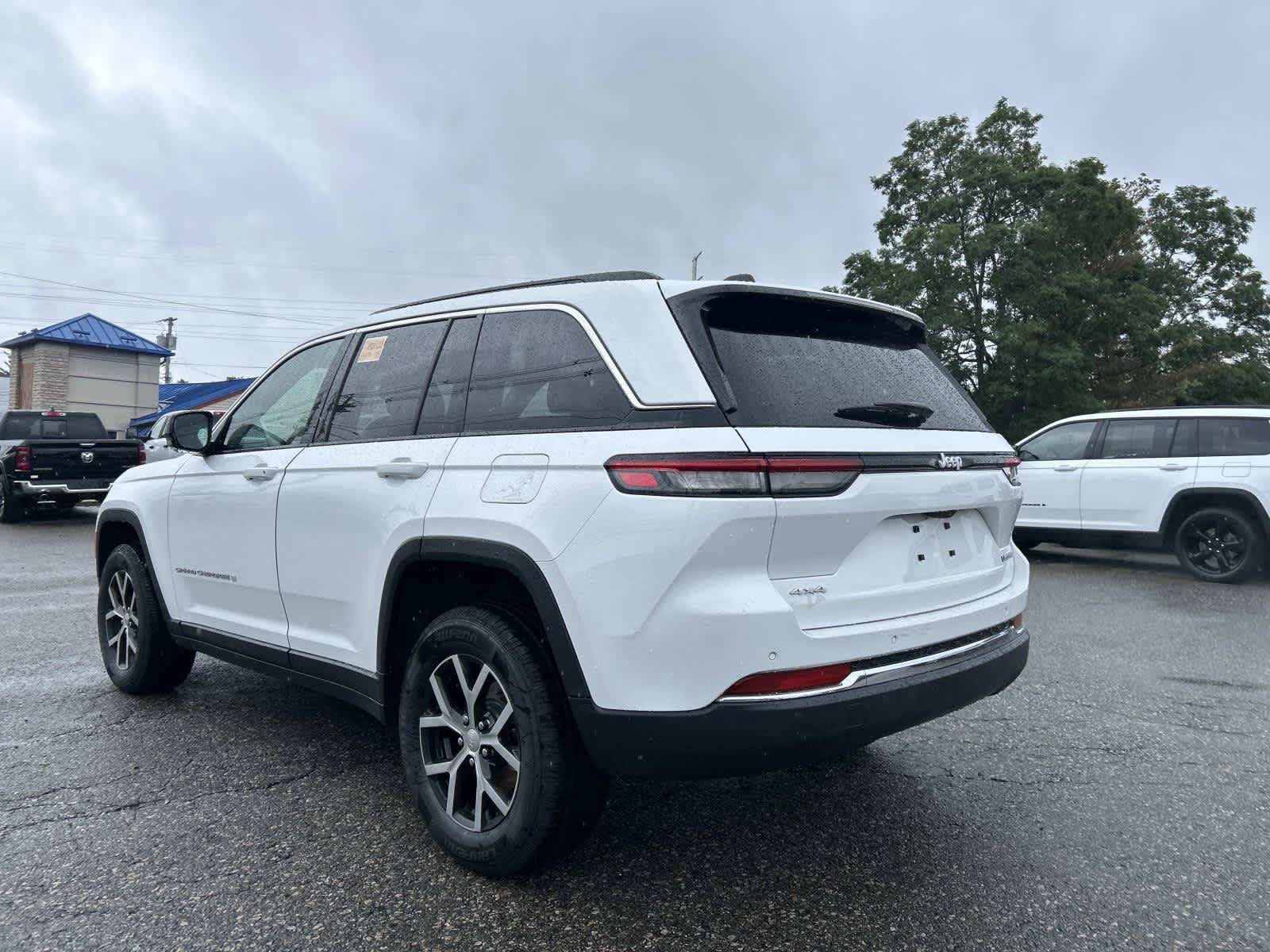 Certified 2024 Jeep Grand Cherokee Limited AWD/4WD image 5