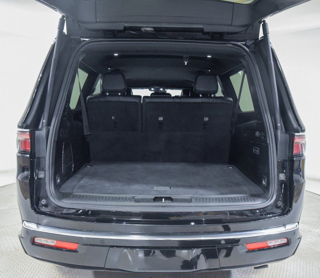 Used 2024 Jeep Wagoneer L Series II w/ Flexible Seating Group image 4